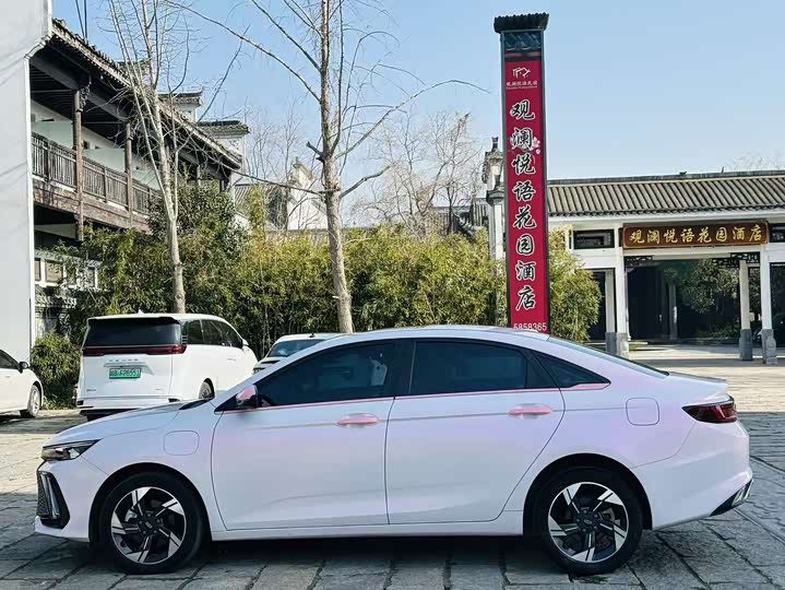 Фото 3 - Geely Emgrand L Hi·P Hybrid