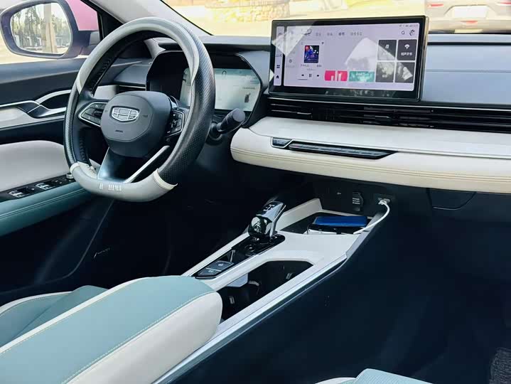 Фото 4 - Geely Emgrand L Hi·P Hybrid