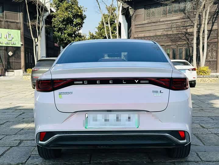 Фото 9 - Geely Emgrand L Hi·P Hybrid
