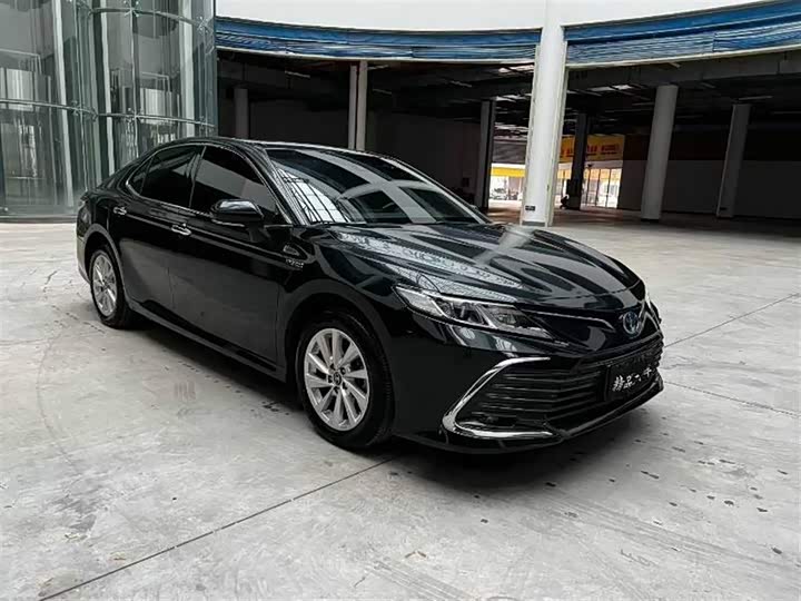 Фото 3 - Toyota Camry