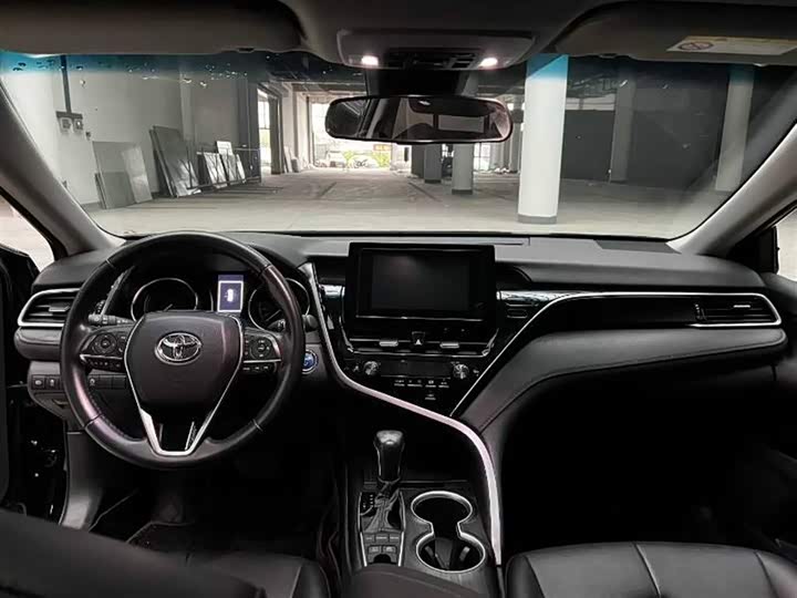 Фото 4 - Toyota Camry