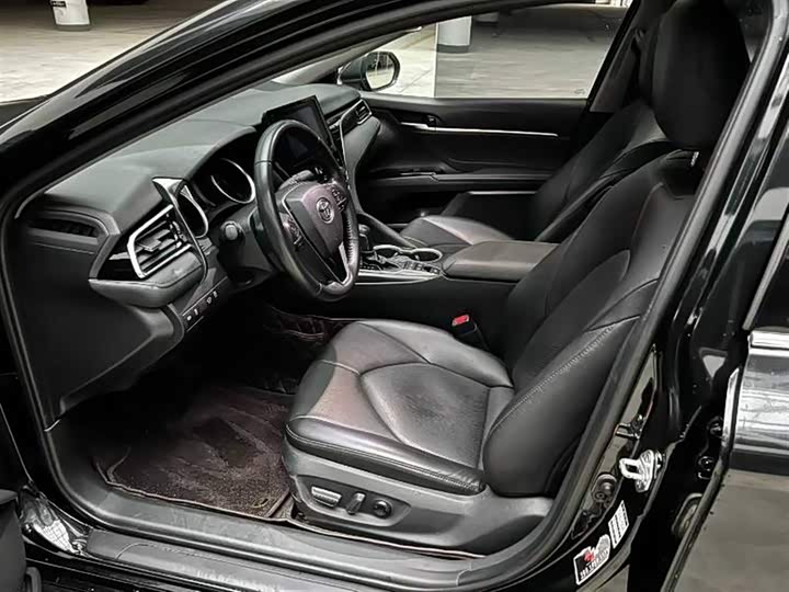 Фото 5 - Toyota Camry