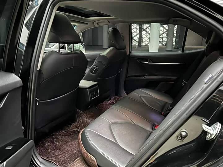 Фото 6 - Toyota Camry