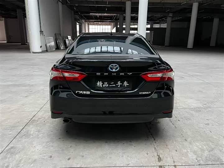 Фото 8 - Toyota Camry