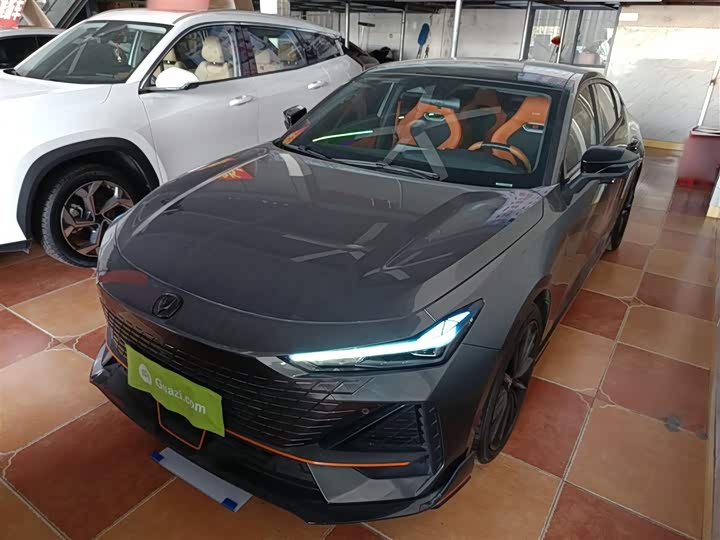 Фото 2 - Changan UNI-V