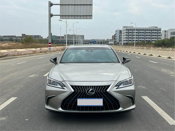 Фото 2 - Lexus ES