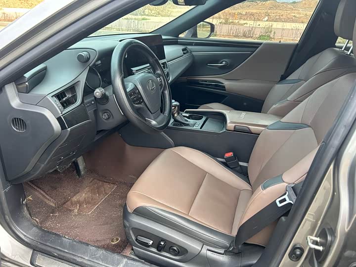 Фото 4 - Lexus ES