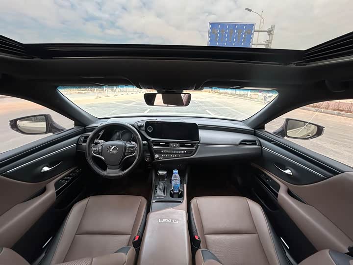 Фото 5 - Lexus ES