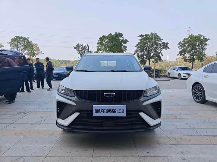 Фото 2 - Geely Coolray