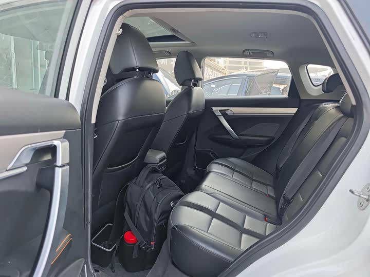 Фото 5 - Geely Coolray