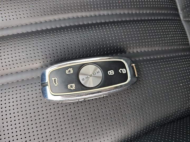 Фото 9 - Roewe iMax 8