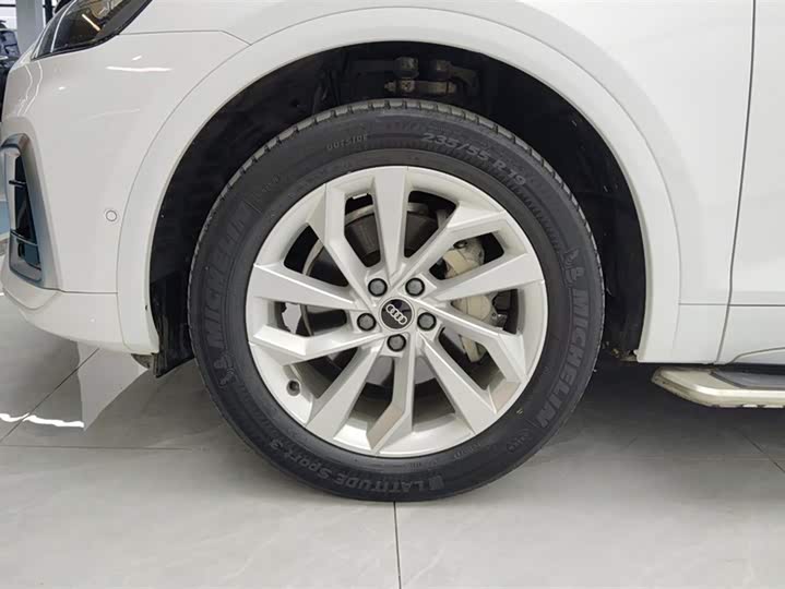 Фото 6 - Audi Q5L