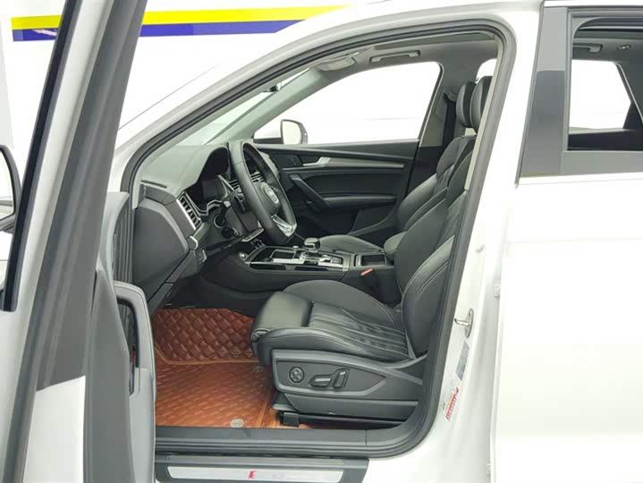 Фото 9 - Audi Q5L