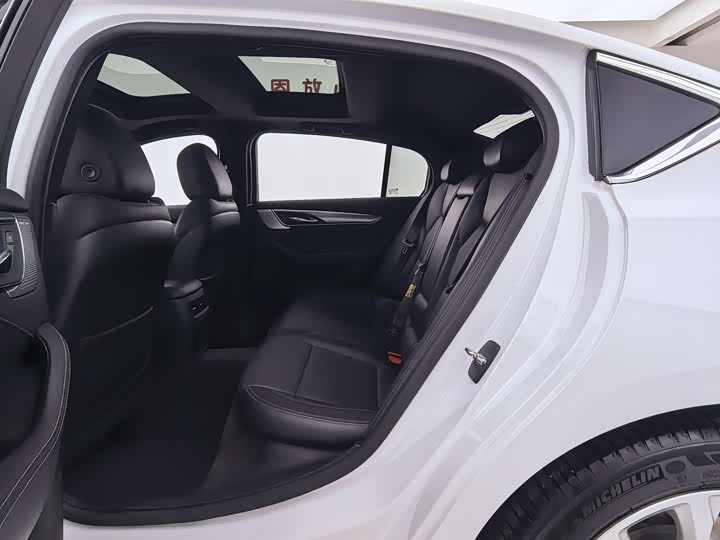 Фото 8 - Cadillac CT5