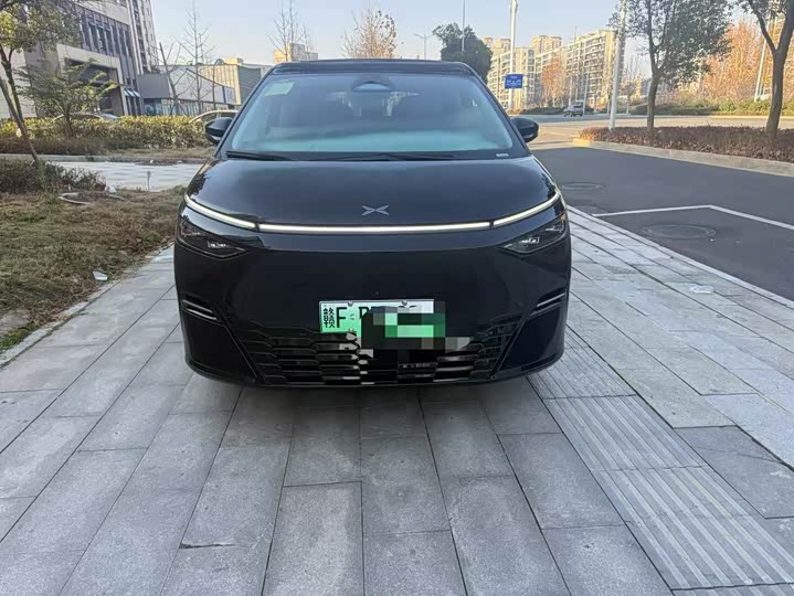Фото 1 - XPeng X9