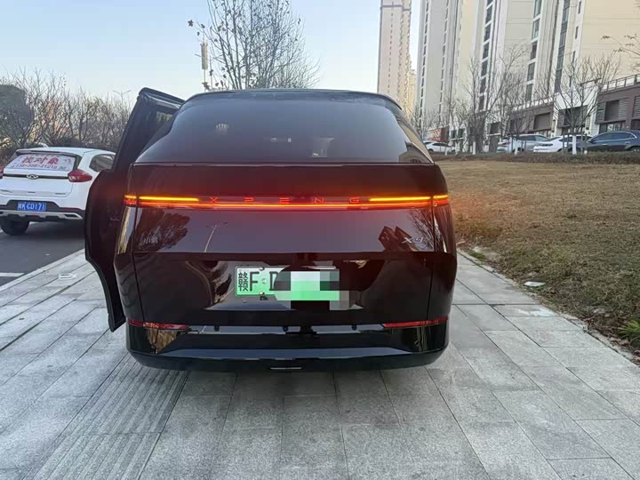 Фото 3 - XPeng X9