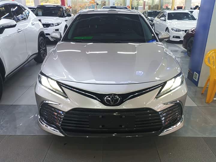 Фото 3 - Toyota Camry