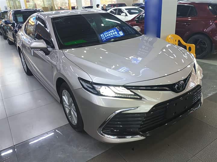 Фото 4 - Toyota Camry