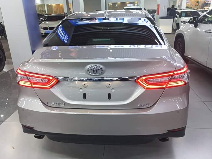 Фото 6 - Toyota Camry