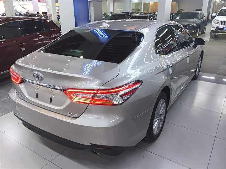 Фото 7 - Toyota Camry