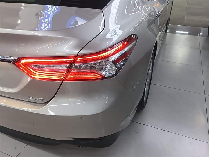 Фото 8 - Toyota Camry