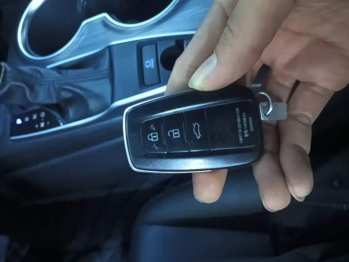 Фото 9 - Toyota Camry