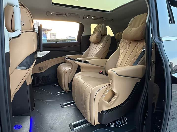 Фото 8 - Denza D9