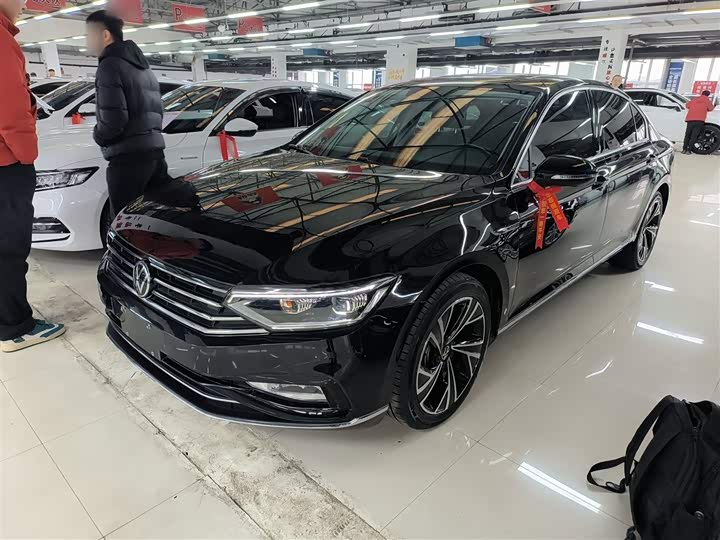 Фото 1 - Volkswagen Magotan