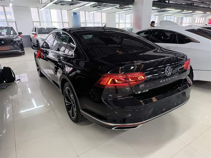 Фото 5 - Volkswagen Magotan