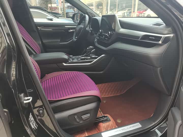 Фото 6 - Toyota Crown Kluger