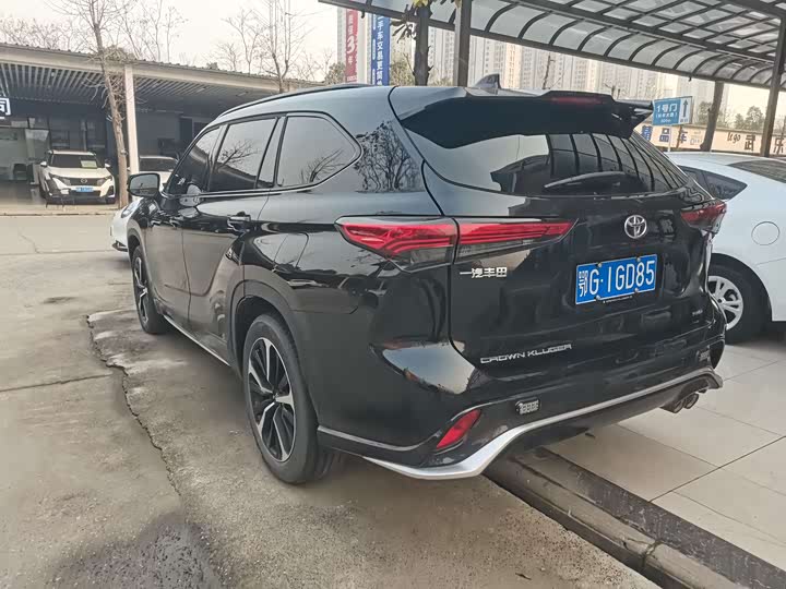 Фото 7 - Toyota Crown Kluger