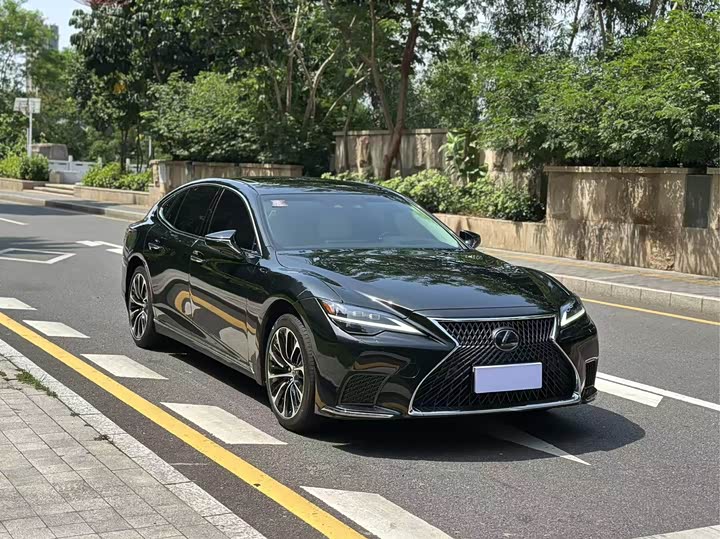 Фото 4 - Lexus LS