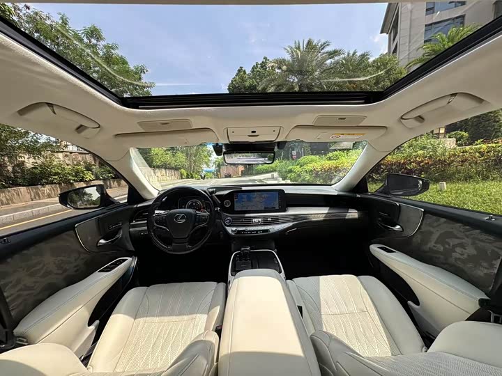 Фото 9 - Lexus LS