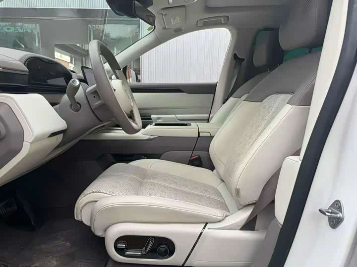 Фото 4 - Zeekr 7X