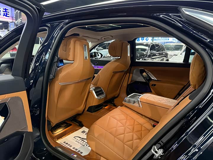 Фото 5 - BMW 7 Series