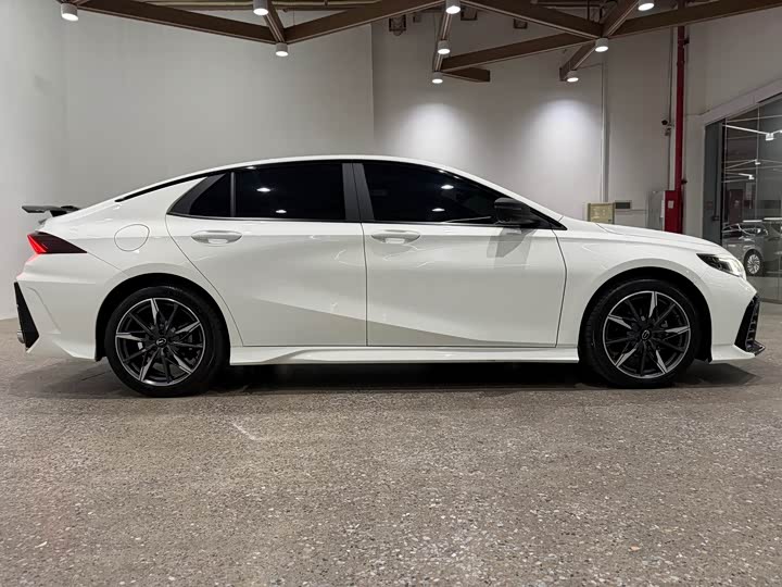 Фото 2 - GAC Trumpchi Empow R