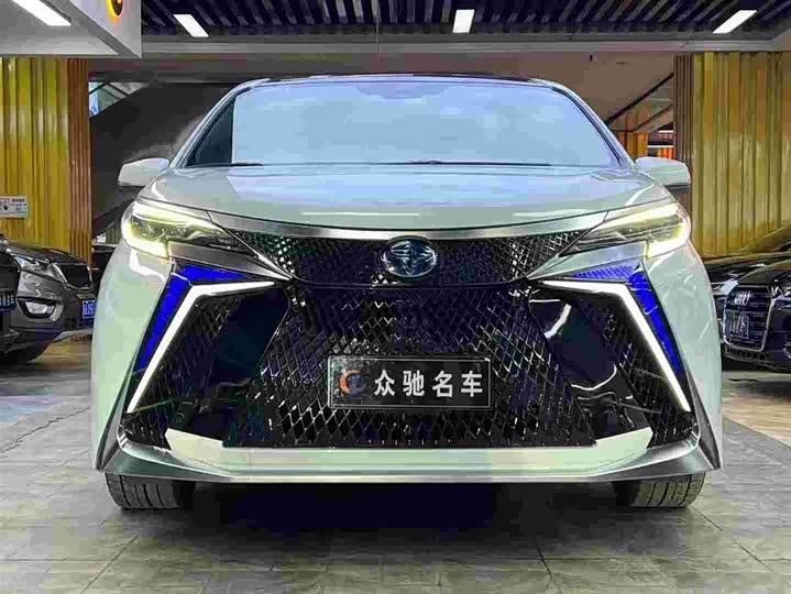 Фото 2 - Toyota Sienna