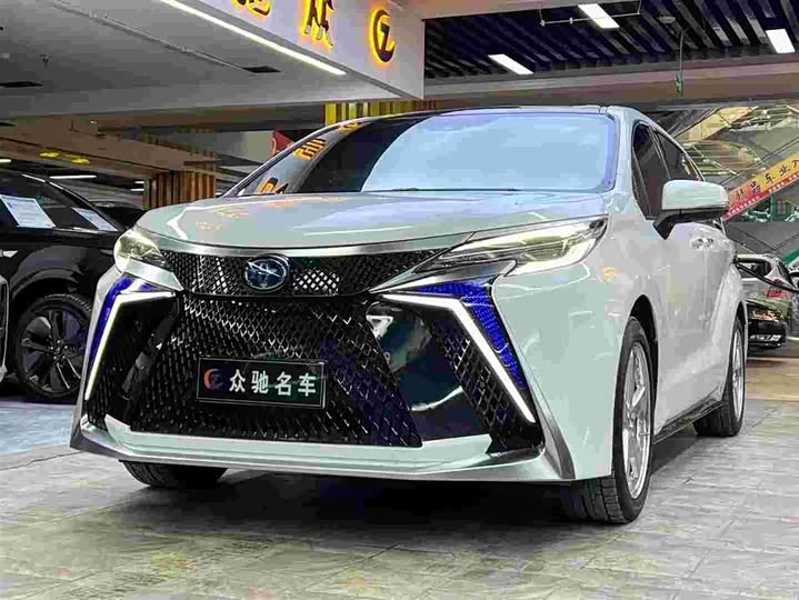 Фото 3 - Toyota Sienna