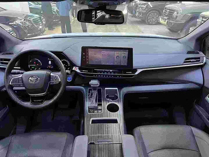 Фото 6 - Toyota Sienna