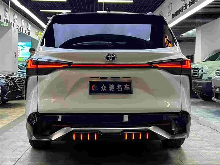 Фото 8 - Toyota Sienna