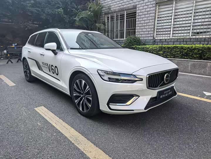 Фото 3 - Volvo V60