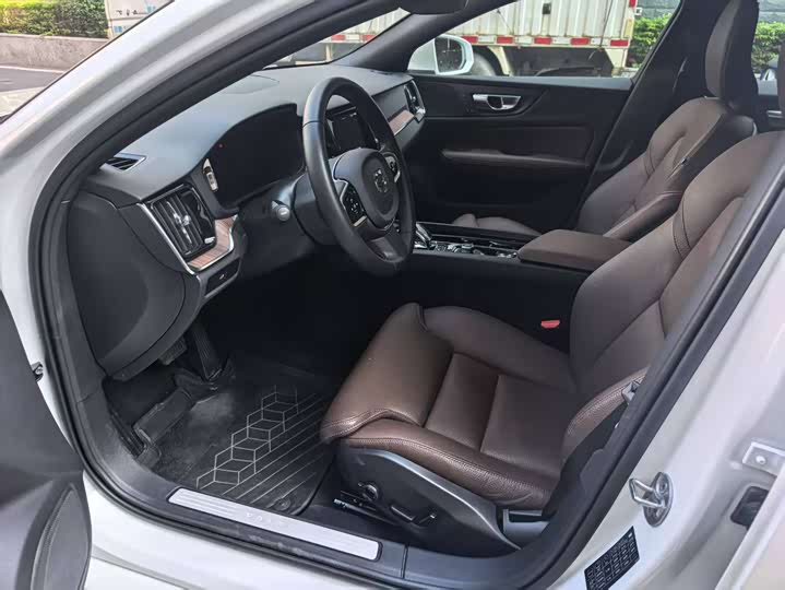 Фото 5 - Volvo V60