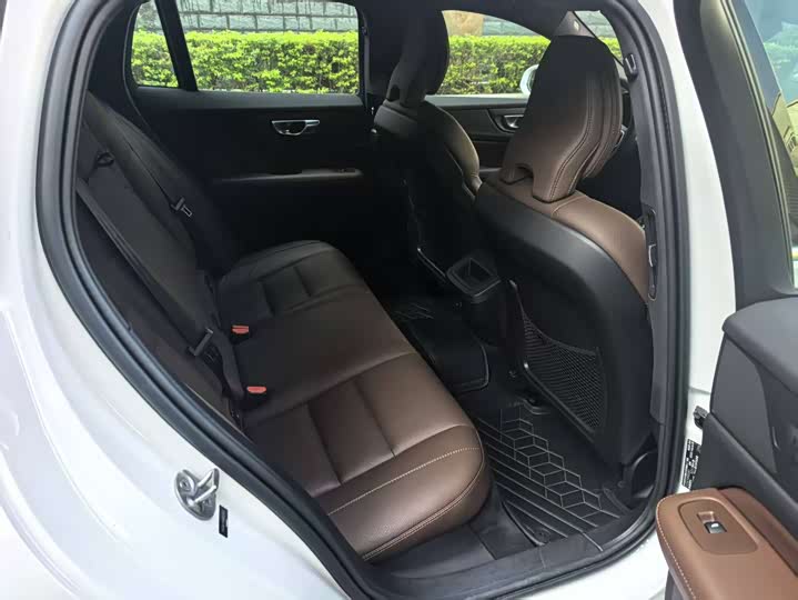 Фото 6 - Volvo V60