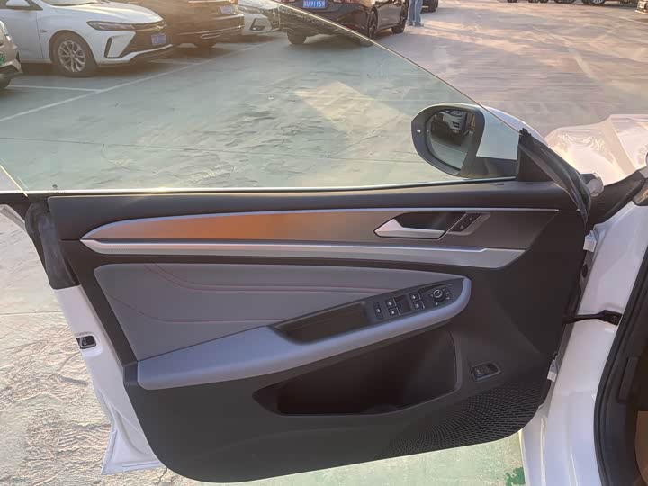 Фото 7 - Volkswagen Lamando L