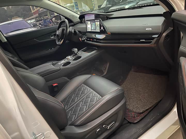 Фото 8 - Changan UNI-K