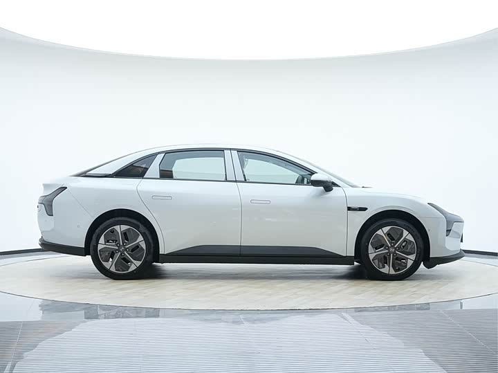 Фото 4 - XPeng Mona M03