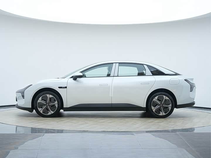 Фото 7 - XPeng Mona M03