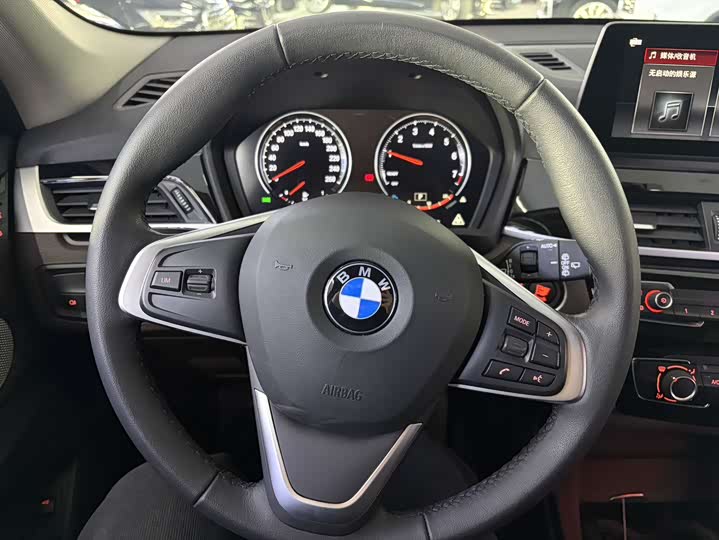 Фото 6 - BMW X1