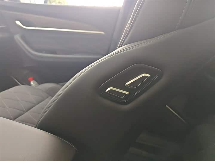 Фото 3 - Geely Monjaro