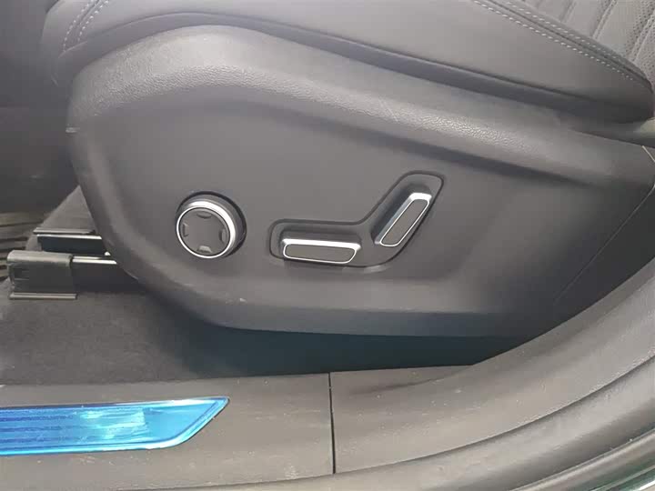 Фото 4 - Geely Monjaro